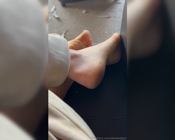 Aimeedayz aka aimeedayz - 12-08-2023 OnlyFans Video - Some simple dirty soles to start your Saturday