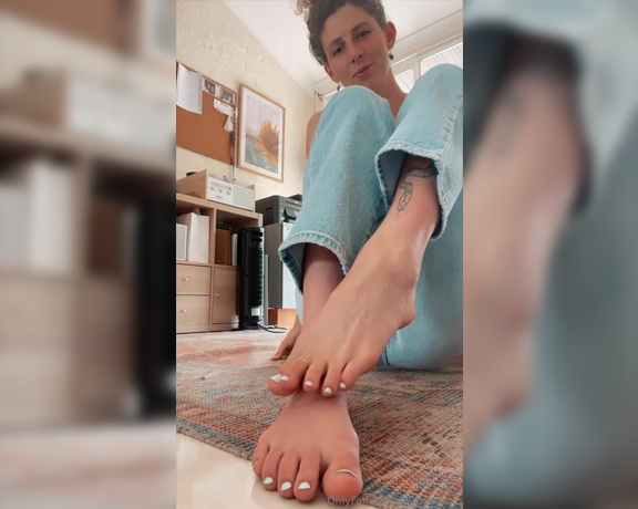 Aimeedayz aka aimeedayz - 11-29-2023 OnlyFans Video - Bought myself a long awaited treat of a real gold toe ring  Doesnt she look