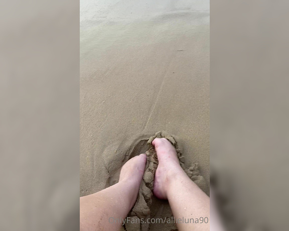 Allie Luna aka theallieluna - 06-11-2021 OnlyFans Video - For my feet lovers