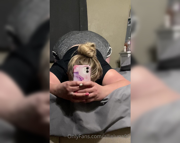 Allie Luna aka theallieluna - 03-12-2021 OnlyFans Video - Just laying here