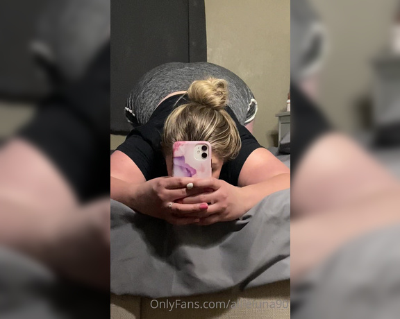 Allie Luna aka theallieluna - 03-12-2021 OnlyFans Video - Just laying here