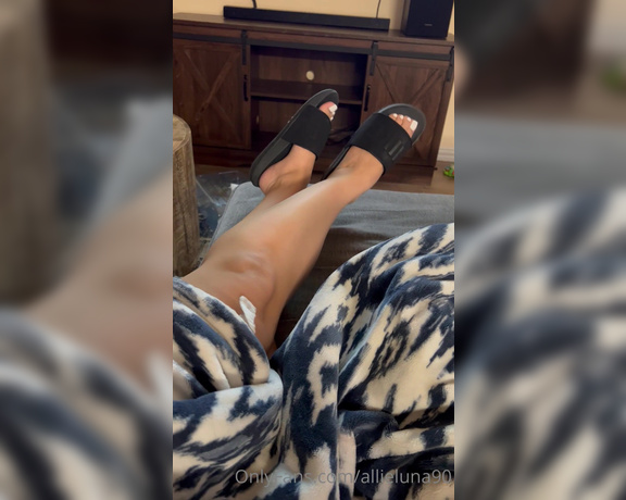 Allie Luna aka theallieluna - 09-17-2022 OnlyFans Video - I always get my toenails done white because white toenails equals good pussy