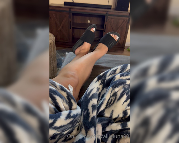 Allie Luna aka theallieluna - 09-17-2022 OnlyFans Video - I always get my toenails done white because white toenails equals good pussy