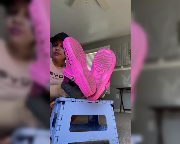 DeeDeeRican_Feet aka deedeericanfeet - 05-05-2024 OnlyFans Video - As requested Who doesnt love a sock and croc tease wit a countdown