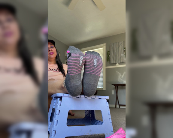 DeeDeeRican_Feet aka deedeericanfeet - 05-05-2024 OnlyFans Video - As requested Who doesnt love a sock and croc tease wit a countdown