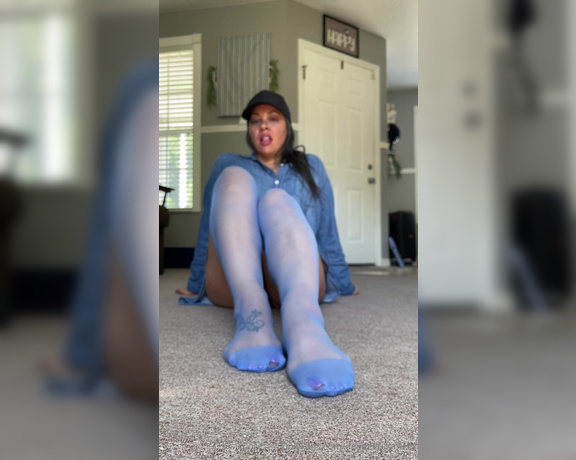 DeeDeeRican_Feet aka deedeericanfeet - 05-12-2024 OnlyFans Video - Gm As requested In sexy blue nylons tease