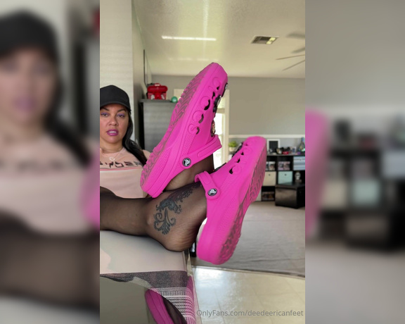 DeeDeeRican_Feet aka deedeericanfeet - 05-10-2024 OnlyFans Video - As requested On my table  Teasing in nylons and crocs dangle