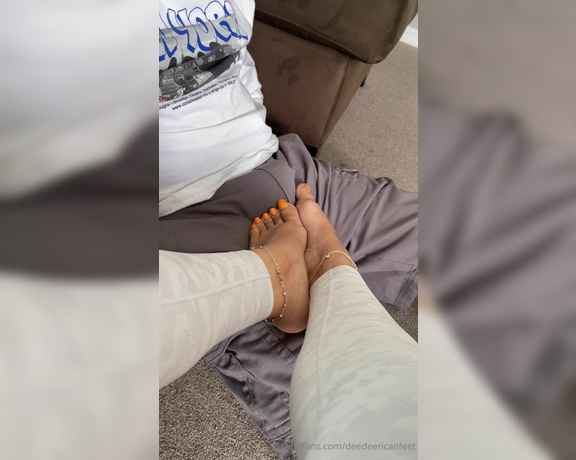 DeeDeeRican_Feet aka deedeericanfeet - 07-14-2024 OnlyFans Video - As requested Sexy feet on crotch