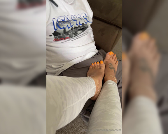 DeeDeeRican_Feet aka deedeericanfeet - 07-14-2024 OnlyFans Video - As requested Sexy feet on crotch