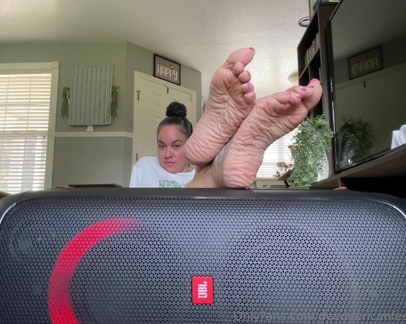 DeeDeeRican_Feet aka deedeericanfeet - 07-18-2024 OnlyFans Video - Gm Just somthing fun I did on my speaker