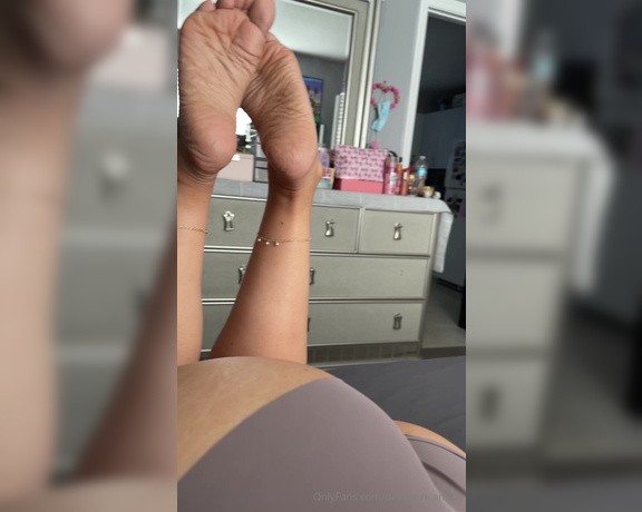 DeeDeeRican_Feet aka deedeericanfeet - 08-17-2024 OnlyFans Video - Gm Heres a sexy clip for u