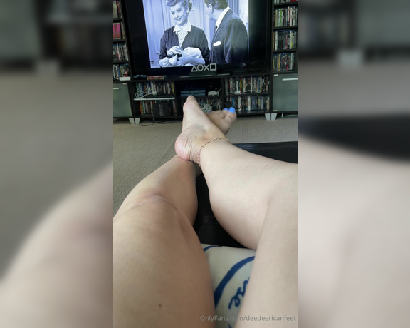 DeeDeeRican_Feet aka deedeericanfeet - 08-19-2024 OnlyFans Video - Who wants to watch I love Lucy wit me