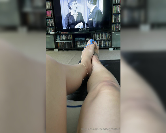 DeeDeeRican_Feet aka deedeericanfeet - 08-19-2024 OnlyFans Video - Who wants to watch I love Lucy wit me