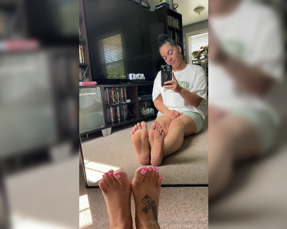 DeeDeeRican_Feet aka deedeericanfeet - 07-16-2024 OnlyFans Video - Wasent requested but just wanted to do somthing I normally dont do