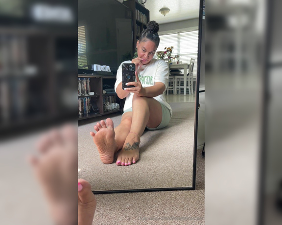 DeeDeeRican_Feet aka deedeericanfeet - 07-16-2024 OnlyFans Video - Wasent requested but just wanted to do somthing I normally dont do