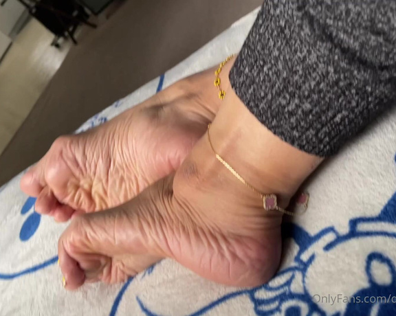 DeeDeeRican_Feet aka deedeericanfeet - 08-03-2024 OnlyFans Video - Feed back below thank you my dears  If you like these kind of clips