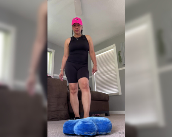 DeeDeeRican_Feet aka deedeericanfeet - 07-31-2024 OnlyFans Video - Gm As requested Trampling on pillow