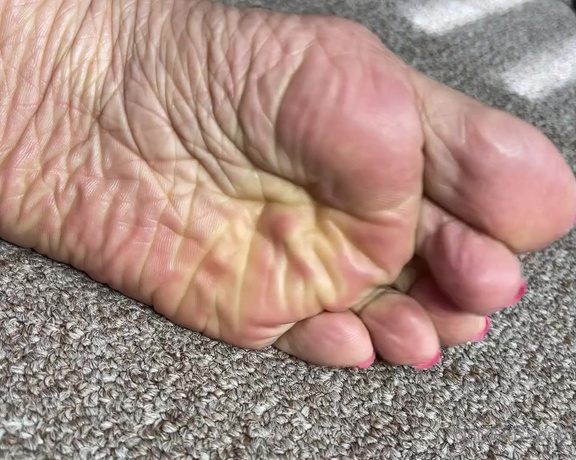 DeeDeeRican_Feet aka deedeericanfeet - 10-15-2024 OnlyFans Video - Gm As requested In this view POV of my wrinkled sole