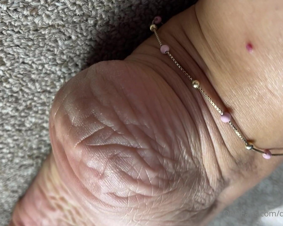 DeeDeeRican_Feet aka deedeericanfeet - 10-15-2024 OnlyFans Video - Gm As requested In this view POV of my wrinkled sole