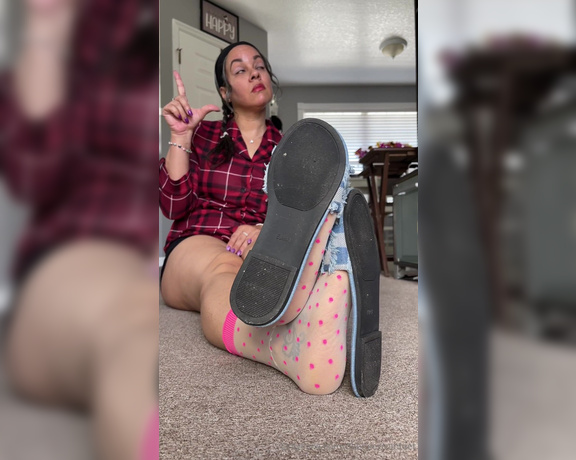 DeeDeeRican_Feet aka deedeericanfeet - 11-24-2024 OnlyFans Video - As requested My cute nylon socks and requested sandals removal tease