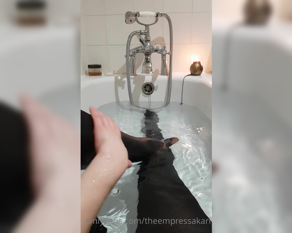 Empress Akari aka theempressakari - 03-30-2021 OnlyFans Video - The feeling of wet tights on My legs is amazing