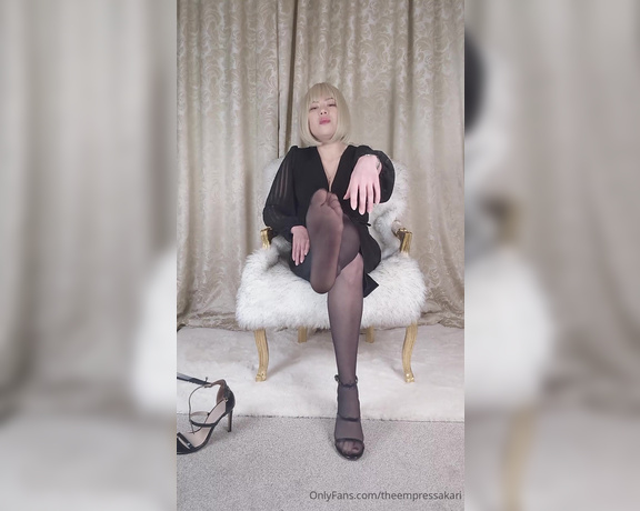 Empress Akari aka theempressakari - 03-21-2024 OnlyFans Video - The best way to relax after a long day, is by having My feet worshipped