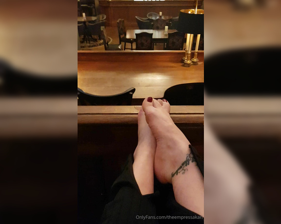 Empress Akari aka theempressakari - 04-20-2024 OnlyFans Video - If only you were here to rest My feet on