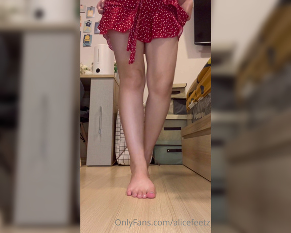 Alicefeetz aka alicefeetz - 03-30-2022 OnlyFans Video - slow up and down