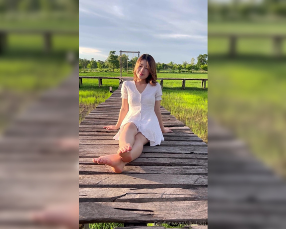 Alicefeetz aka alicefeetz - 12-25-2023 OnlyFans Video - Green and white dress fields in the evening, nice atmosphere and nice coffee