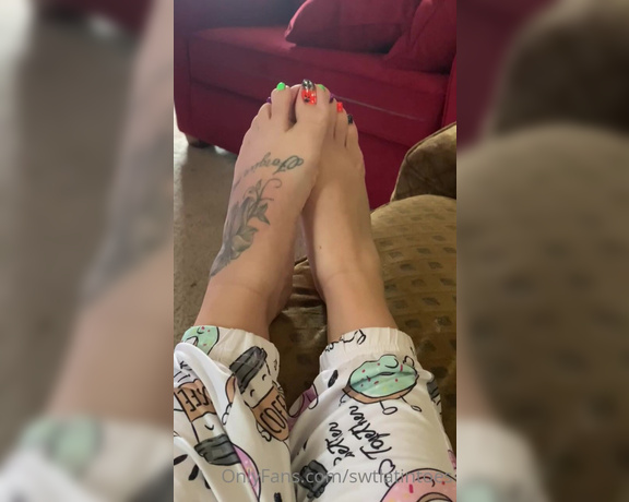 Swtlatintoes aka swtlatintoes - 10-30-2020 OnlyFans Video - Just a lil toe wiggle from Sunday , and one in slow mo