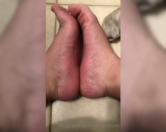 Swtlatintoes aka swtlatintoes - 10-20-2020 OnlyFans Video - I just want you to scrub my feet With your tongue and devour them with kisses