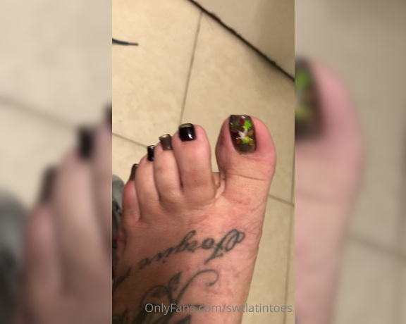 Swtlatintoes aka swtlatintoes - 10-30-2020 OnlyFans Video - Omg that dirt , do you see the wrinkles You know these feet where sweaty