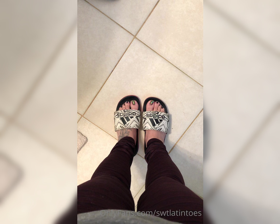 Swtlatintoes aka swtlatintoes - 11-05-2020 OnlyFans Video - Cuz my ass looks good even with clothes on  and these soles  I mean