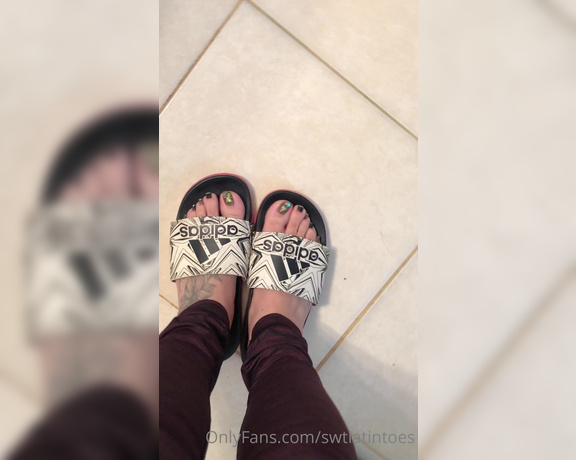 Swtlatintoes aka swtlatintoes - 11-05-2020 OnlyFans Video - Cuz my ass looks good even with clothes on  and these soles  I mean