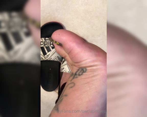 Swtlatintoes aka swtlatintoes - 11-05-2020 OnlyFans Video - Cuz my ass looks good even with clothes on  and these soles  I mean