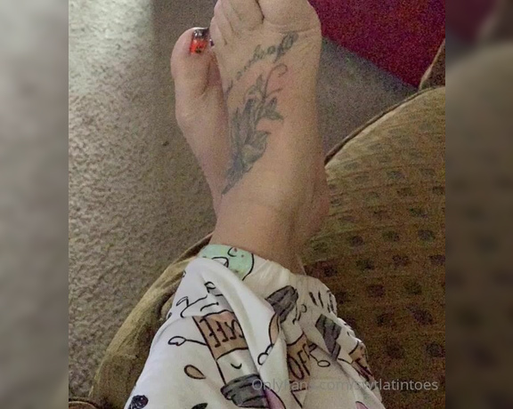 Swtlatintoes aka swtlatintoes - 10-30-2020 OnlyFans Video - Just a lil toe wiggle from Sunday , and one in slow mo_zc7t