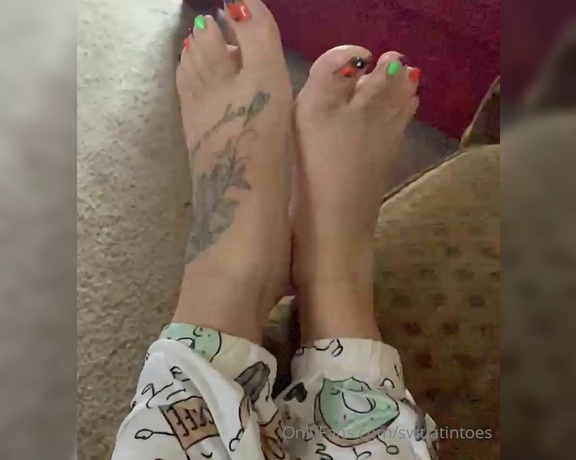 Swtlatintoes aka swtlatintoes - 10-30-2020 OnlyFans Video - Just a lil toe wiggle from Sunday , and one in slow mo_zc7t