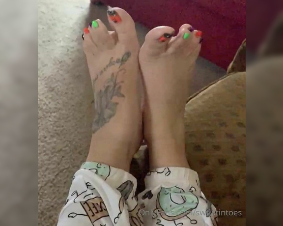 Swtlatintoes aka swtlatintoes - 10-30-2020 OnlyFans Video - Just a lil toe wiggle from Sunday , and one in slow mo_zc7t