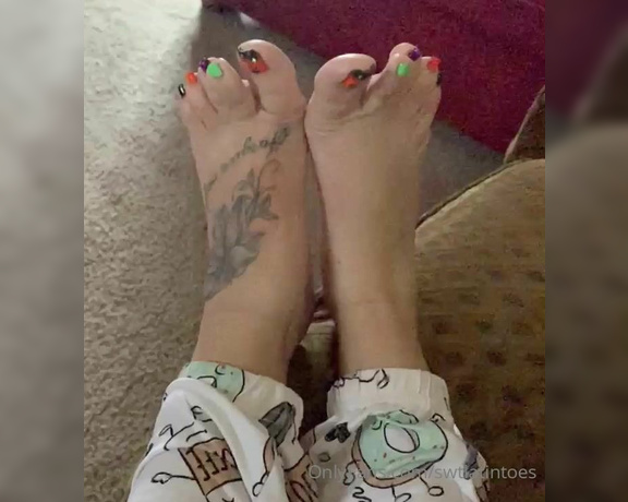 Swtlatintoes aka swtlatintoes - 10-30-2020 OnlyFans Video - Just a lil toe wiggle from Sunday , and one in slow mo_zc7t