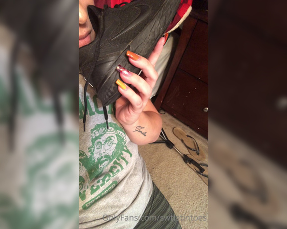 Swtlatintoes aka swtlatintoes - 11-17-2020 OnlyFans Video - The looked like they got a good sweat_sw3k