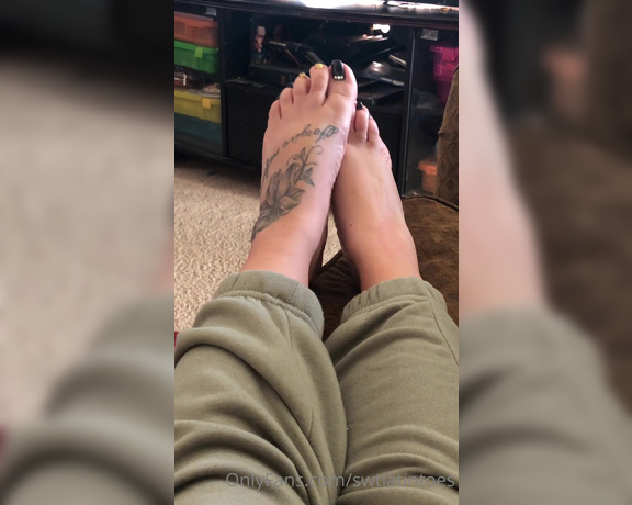 Swtlatintoes aka swtlatintoes - 12-30-2020 OnlyFans Video - Just a morning stretch