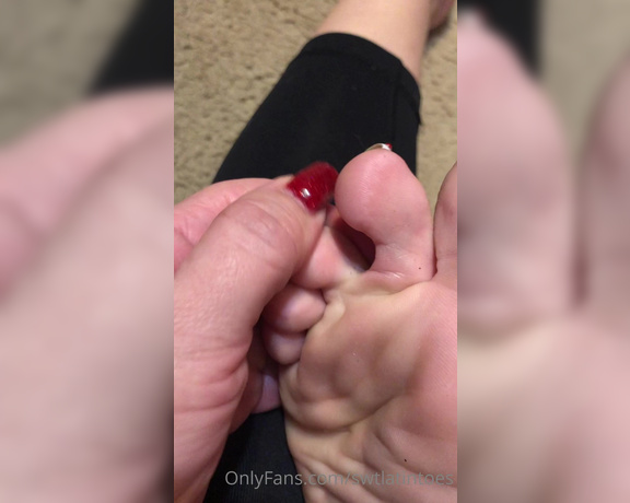 Swtlatintoes aka swtlatintoes - 12-12-2020 OnlyFans Video - A lil stinky sock removal from the other day