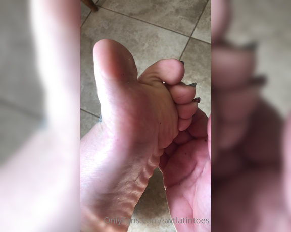 Swtlatintoes aka swtlatintoes - 12-26-2020 OnlyFans Video - Just a tad , dirty , sweaty , and stinky