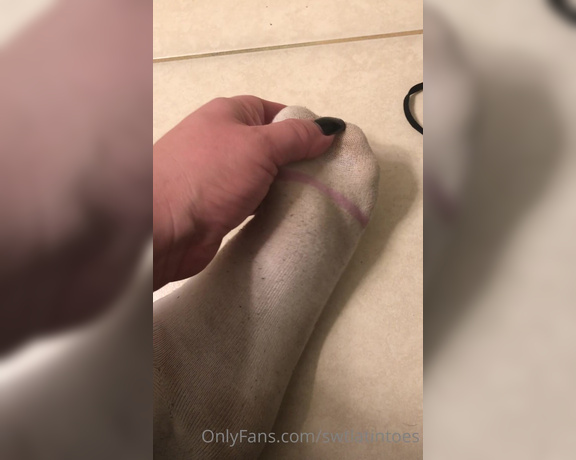 Swtlatintoes aka swtlatintoes - 01-09-2021 OnlyFans Video - Day 3 in these and let me just say they smell pretty damn bad , who