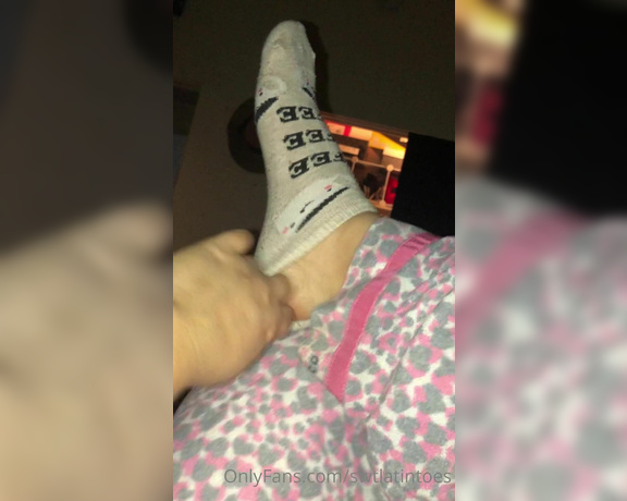 Swtlatintoes aka swtlatintoes - 02-01-2021 OnlyFans Video - Happy Monday , my Toesies where cold so I slept with my socks and I have