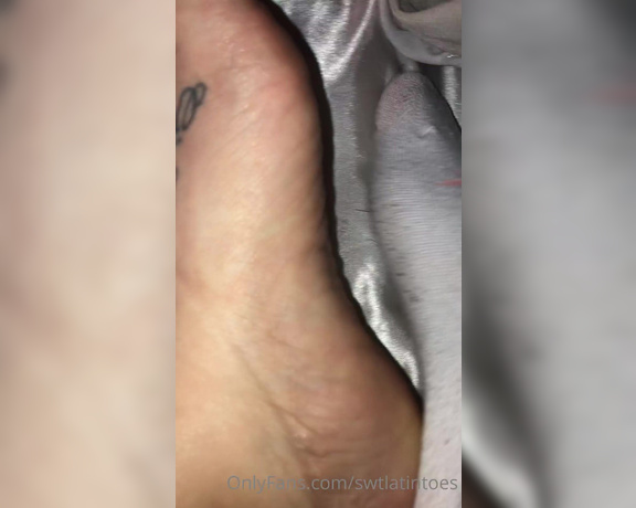 Swtlatintoes aka swtlatintoes - 02-27-2021 OnlyFans Video - My poor lil stinky feet have def been a lil neglected , getting a lil too