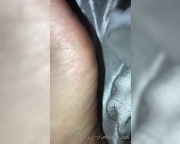 Swtlatintoes aka swtlatintoes - 02-27-2021 OnlyFans Video - My poor lil stinky feet have def been a lil neglected , getting a lil too