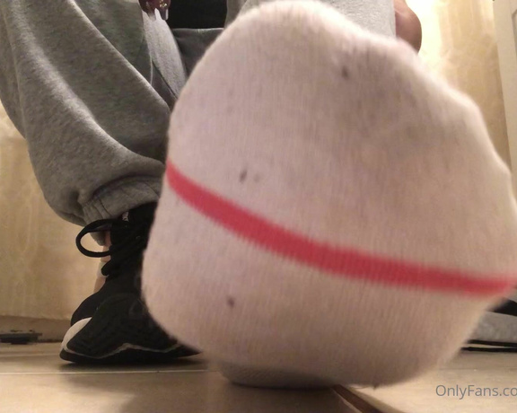 Swtlatintoes aka swtlatintoes - 03-10-2021 OnlyFans Video - Day 6 sock removal , these def stink_eusr