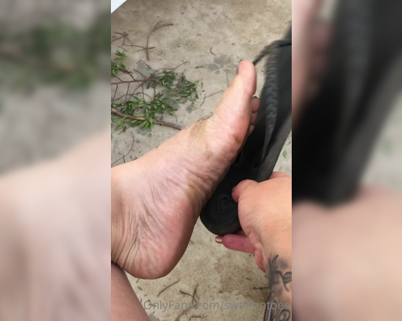 Swtlatintoes aka swtlatintoes - 04-12-2021 OnlyFans Video - I love when I can work outside with Sandals, my Toesies get to vent and you_eznq