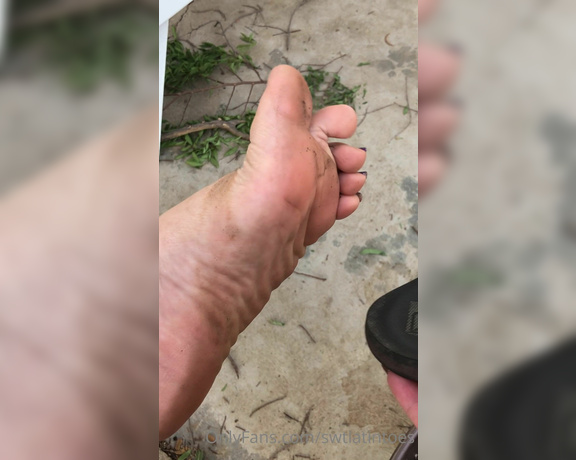 Swtlatintoes aka swtlatintoes - 04-12-2021 OnlyFans Video - I love when I can work outside with Sandals, my Toesies get to vent and you_eznq